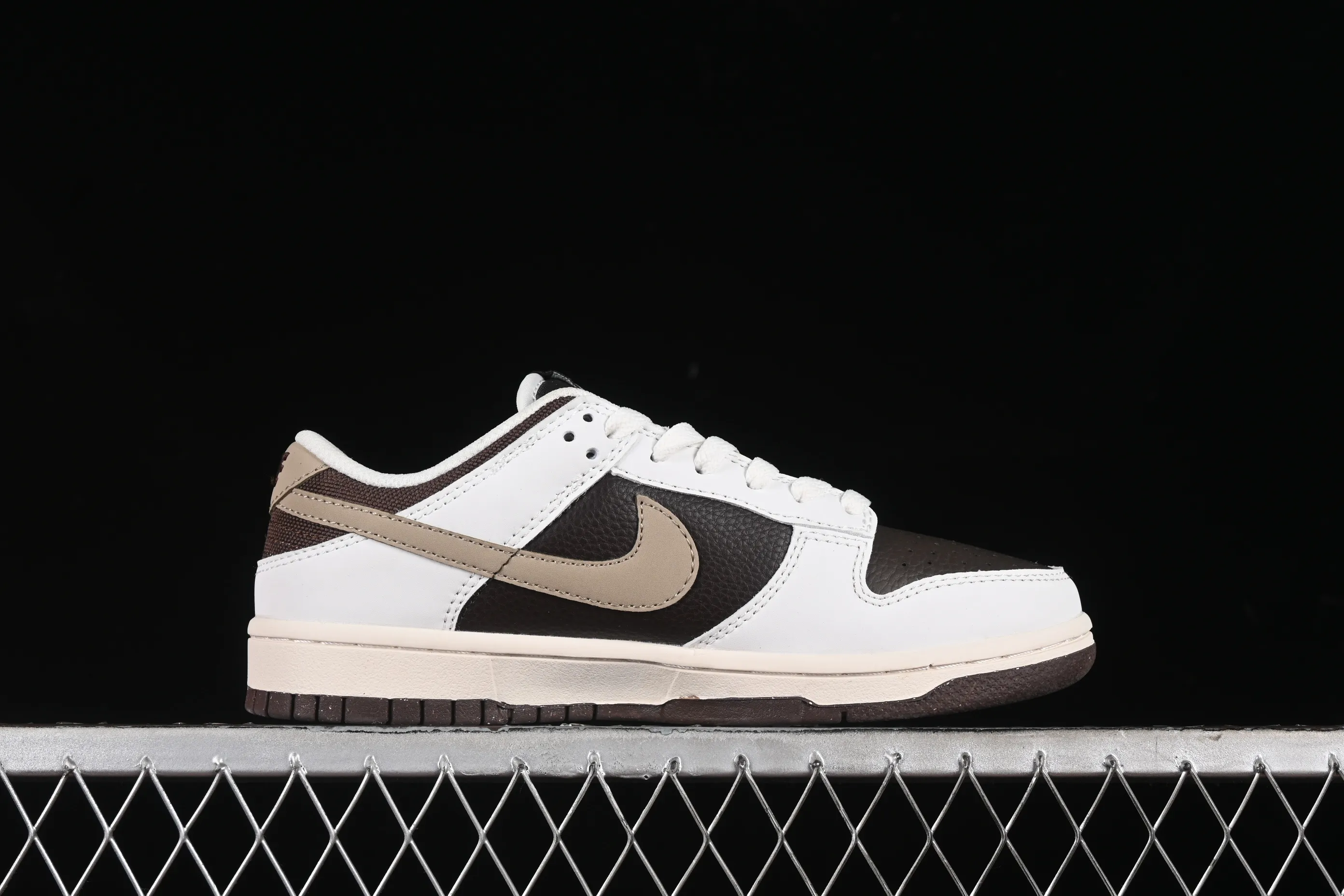 All categories Nk SB Dunk series Nk SB Dunk Low low-top sneakers Nk Dunk Low "Baroque Brown" reverse mocha SB low-top casual sneakers HF4292-100